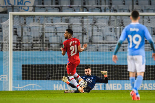 Goalkeeper Marko Johansson of Malmö FF and Yangel Herrera