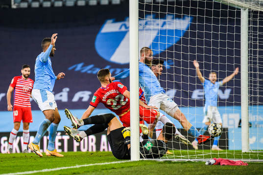 Jo Inge Berget of Malmö FF scores 1-1