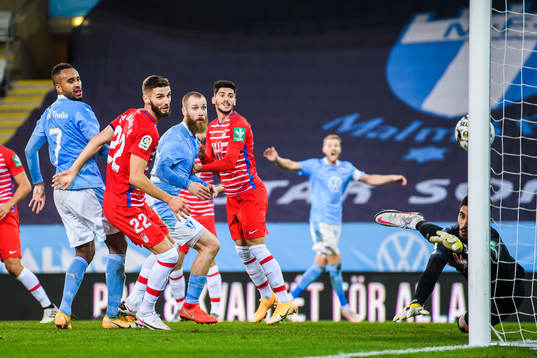 Isaac Kiese Thelin and Jo Inge Berget of Malmö FF against