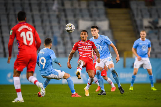 Darwin Machis of Granada against Erdal Rakip and Anel