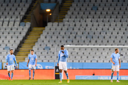 Isaac Kiese Thelin of Malmö FF looks dejected