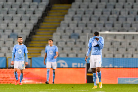 Isaac Kiese Thelin of Malmö FF looks dejected