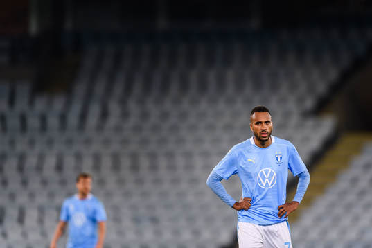 Isaac Kiese Thelin of Malmö FF looks dejected