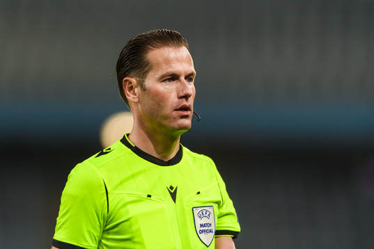 Referee Danny Makkelie