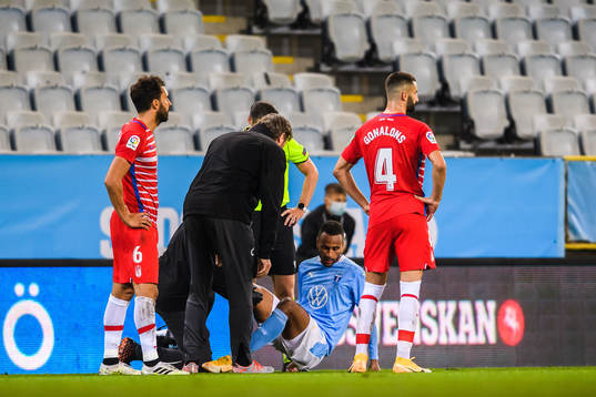 Isaac Kiese Thelin of Malmö FF receives medical treatment