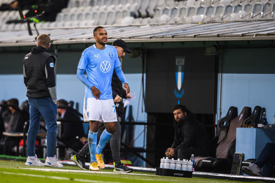 Isaac Kiese Thelin of Malmö FF leaves the pitch