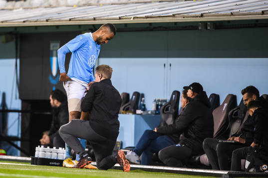Isaac Kiese Thelin of Malmö FF leaves the pitch