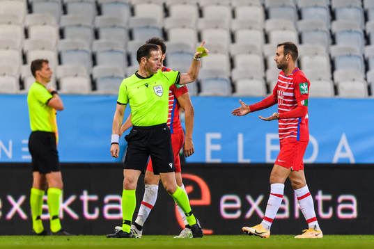 Referee Danny Makkelie
