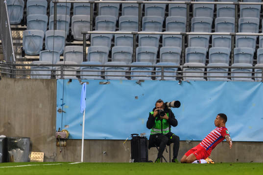 Darwin Machis of Granada celebrates the 0-1 goal