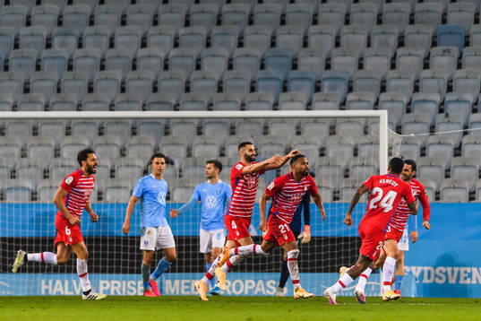 Players of Granada celebrate with Yangel Herrera