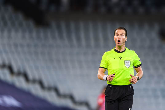 Referee Danny Makkelie