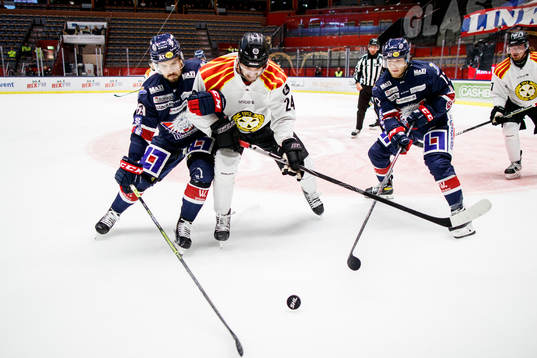 Linköpings Oula Palve och Niko Ojamäki mot Brynäs Emil