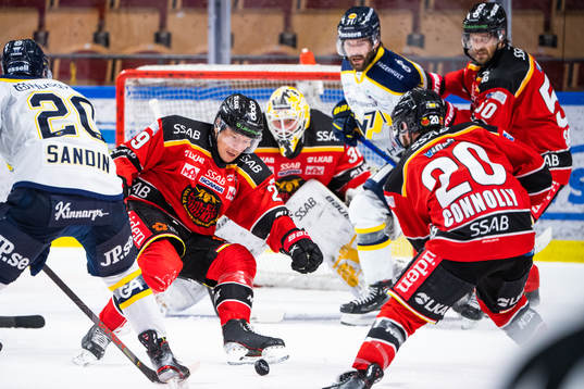 Luleås Erik Gustafsson täcker skott