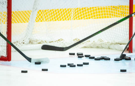 Puckar och klubbor