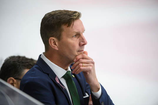 Färjestads huvudtränare Johan Pennerborn deppar