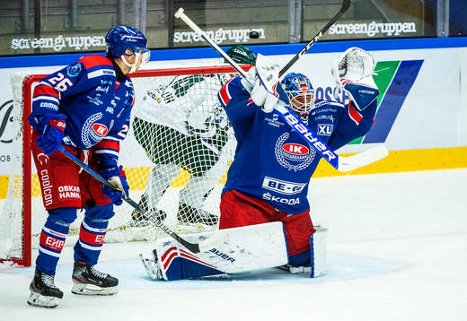 Oskarshamns målvakt Joe Cannata och Filip Karlsson