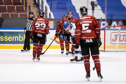 Örebros spelarna jublar
