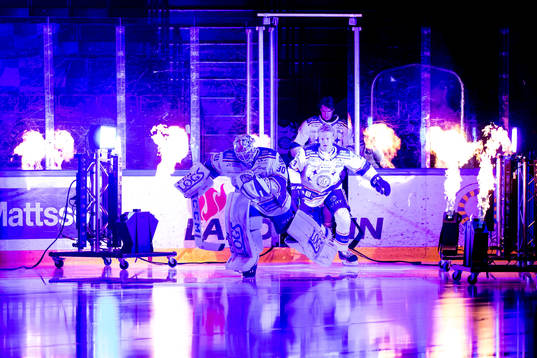 Leksands målvakt Janne Juvonen gör entre