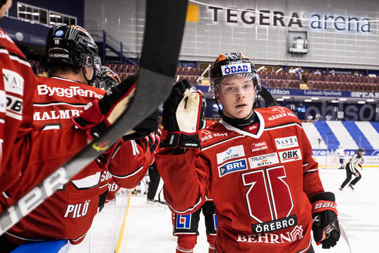 Örebros Linus Öberg jublar
