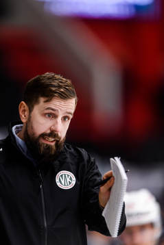 Väsbys tränare Viktor Tuurala