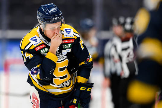 Södertäljes Rasmus Kahilainen har ont