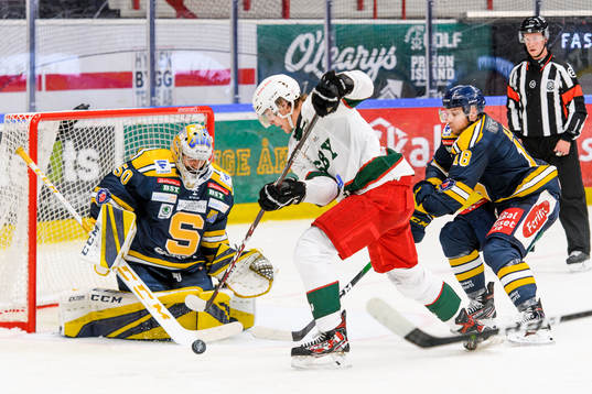 Väsbys Raphael Lavoie oroar franför Södertäljes