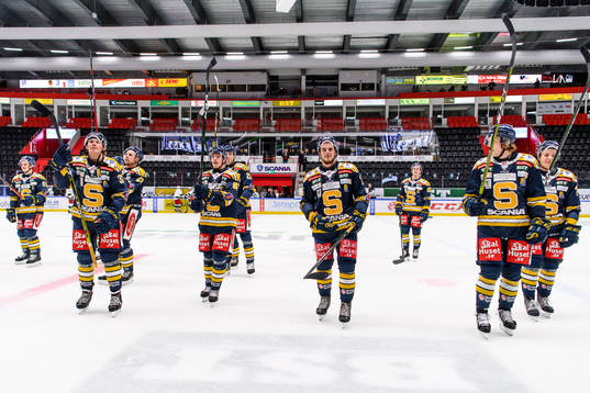 Södertäljes spelare jublar