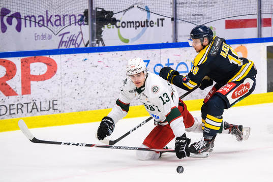 Väsbys Raphael Lavoie och Södertäljes Andreas Hjelm