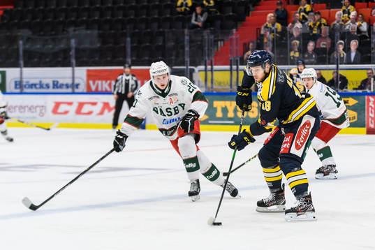 Väsbys Jesper Kemi och Södertäljes Andreas Hjelm