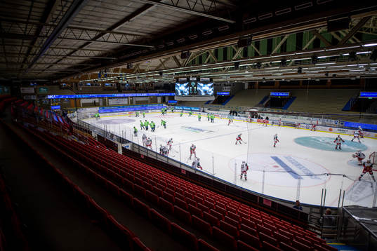 Spelarna värmer