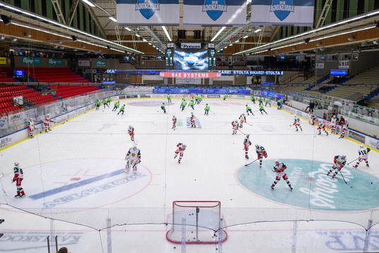 Spelarna värmer