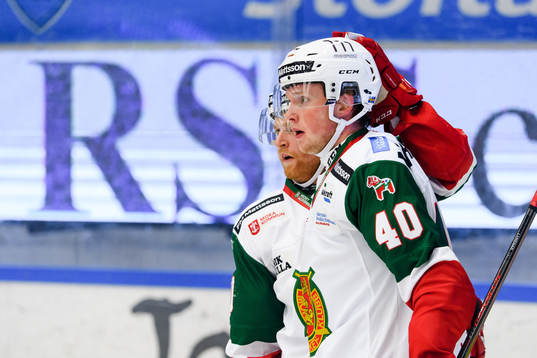 Moras Oskar Stål-Lyrenäs jublar