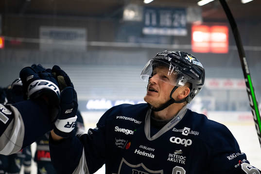 Karlskogas Mikael Eriksson jublar