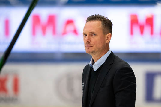 Karlskogas tränare Karl Helmersson