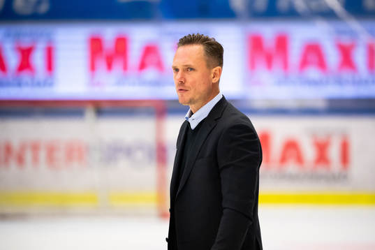 Karlskogas tränare Karl Helmersson