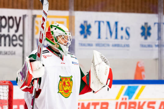 Moras målvakt Olof Lindbom jublar