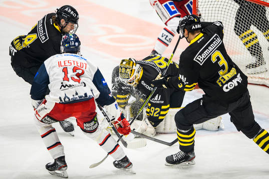 s målvakt Edvin Olofsson och Västerviks Fabian Ilestedt