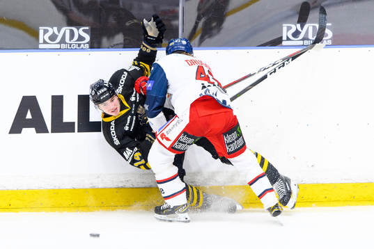 s Isak Salqvist och Västerviks Oskar Drugge