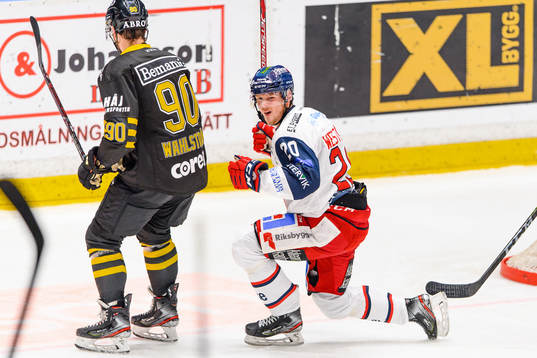 Västerviks Marcus Westfält jublar