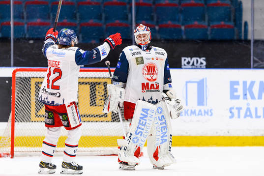 Västerviks Oskar Drugge och målvakt Daniel Marmenlind