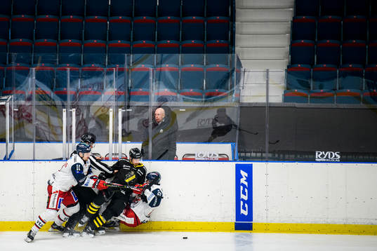 Västerviks Alexander Anderberg och Marcus Westfält i en