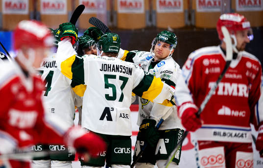 Björklövens Justin Crandall  jublar