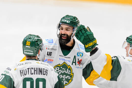 Björklövens Daniel Rahimi jublar