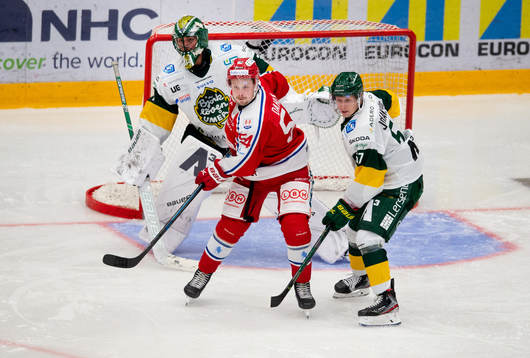 Björklövens målvakt Kevin Poulin och Karl Johansson