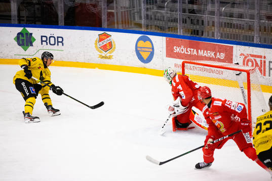 Västerås Henrik Hetta gör 0-1