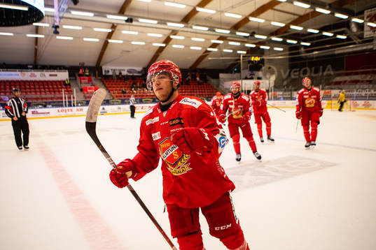 Almtunas Emil Berglund jublar