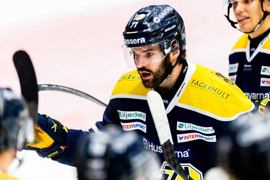s Linus Fröberg jublar