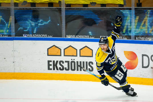 s Filip Sandberg jublar