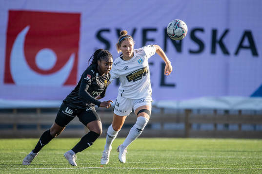 Umeås Monica Jusu Bah och Göteborgs Emma Kullberg