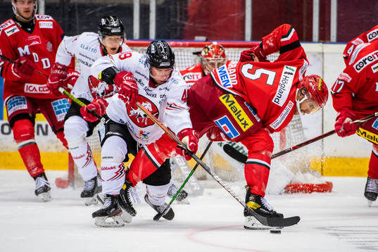 Vita Hästens Filip Cruseman och Modos Frank Corrado